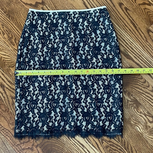 DIANE VON FURSTENBERG black lace skirt - Picture 7 of 9